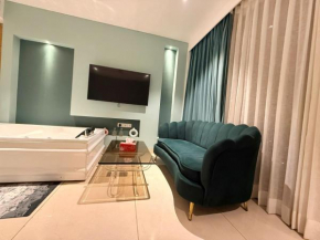 Green Studio - Private Jacuzzi - Private Balcony